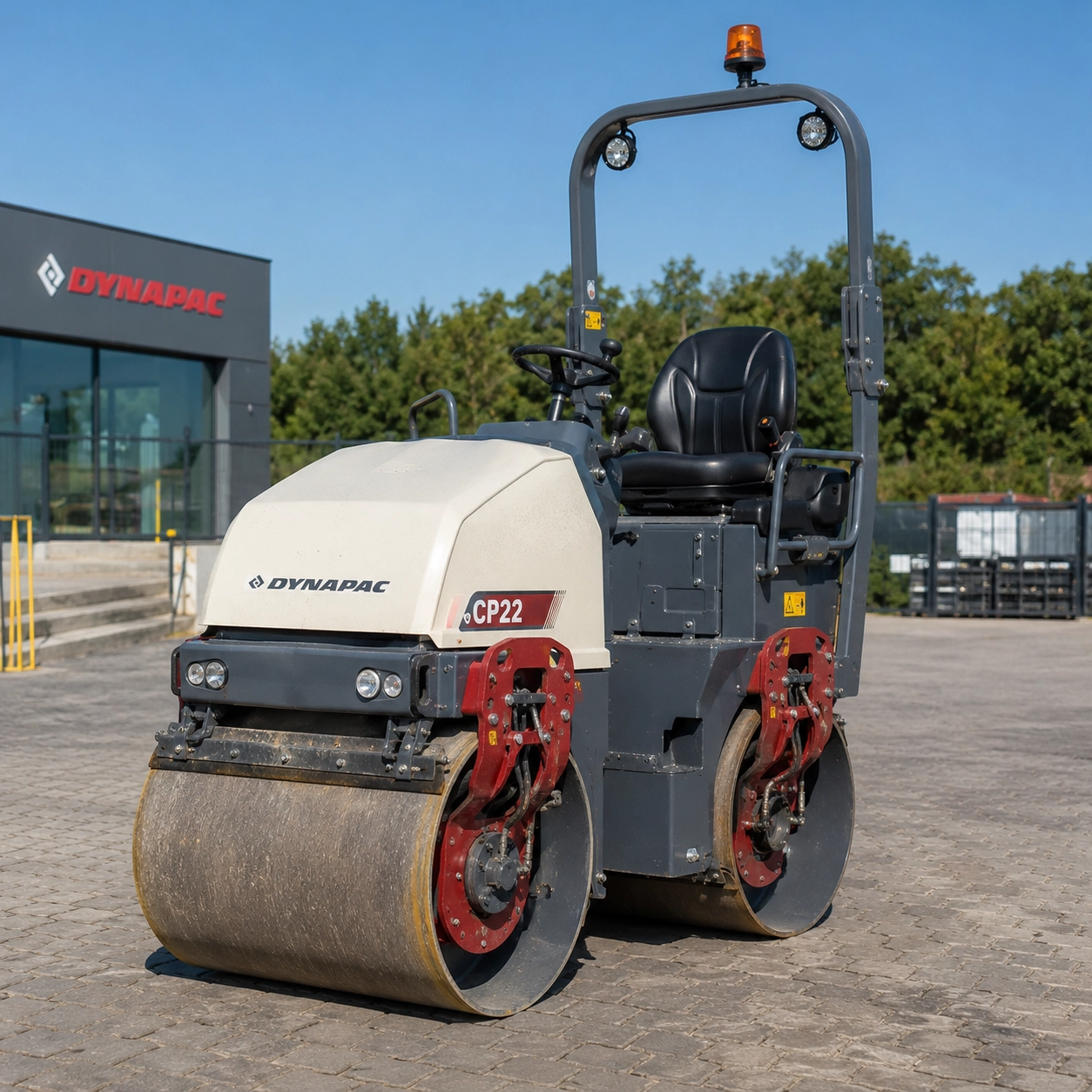 Rolo Compactador Pneumático Dynapac CP22 para Locação em Coromandel/MG