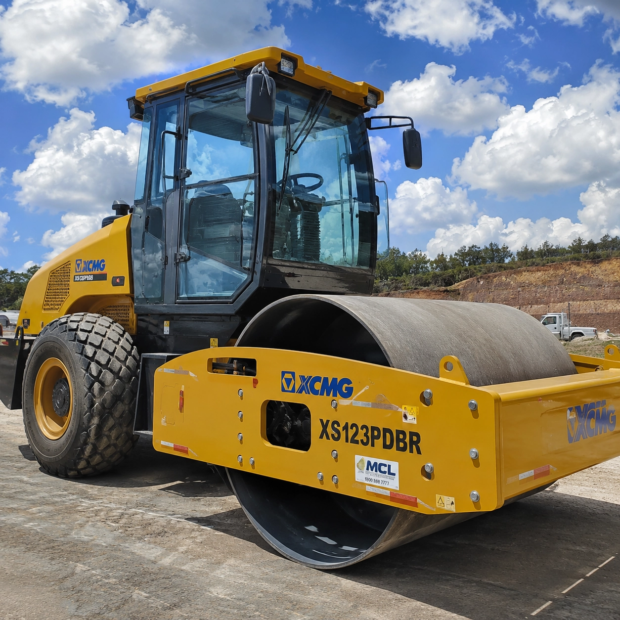 Rolo Compactador XCMG XS123PDBR para Locação em Nova Ponte/MG
