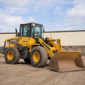 Pá Carregadeira Komatsu WA200-5 para Locação em Gurinhatã/MG